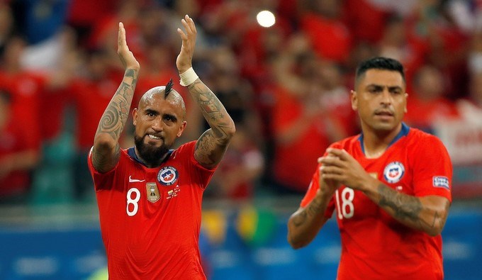 El campeón vigente amenaza el camino inmaculado de Colombia en la Copa América 2 gonzalo jara y arturo vidal jugadores de chile
