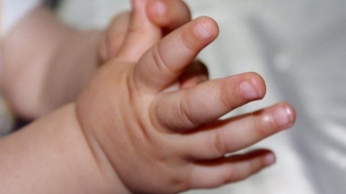 Mujer se quedó dormida y su bebé de dos años terminó muerta en la secadora