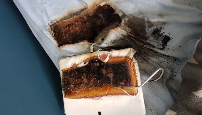 Dejaron la tableta cargando toda la noche en la cama del niño y explotó aunque tenía cargador original