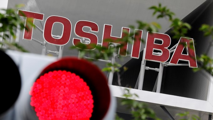 ¡28 millones de euros tendrá que pagar! Multan a Canon por comprar parte de Toshiba sin aprobación