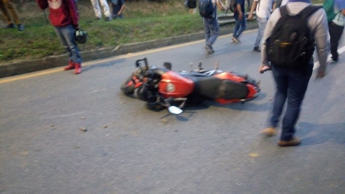 Fotos: accidente de tránsito colapsó la autopista Medellín- Bogotá, que está cerrada en ambos carriles
