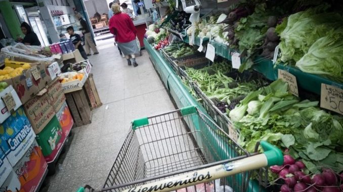 Los precios suben en marzo en Argentina un 4,7 % y llegan a 54,7 % interanual