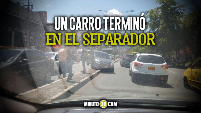 EN FOTOS: Choque en cadena que involucró a 3 carros afectó la movilidad de la Avenida 33 en Medellín