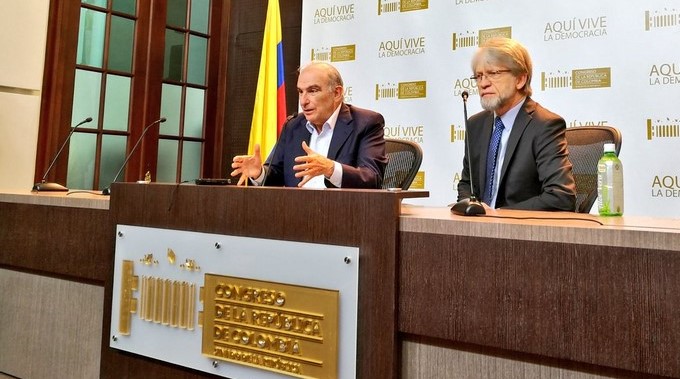 Presentan recurso para ‘tumbar’ el fallo que le devolvió la curul en el Senado a Antanas Mockus