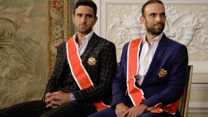 VIDEO: Entre lágrimas y voz entrecortada Cabal y Farah recibieron la Gran Cruz de la Orden Nacional 1 Cabal y Farah recibieron la Gran Cruz