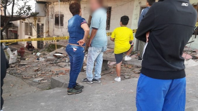 Fotos: parte de una casa se fue al piso, en el barrio 12 de Octubre