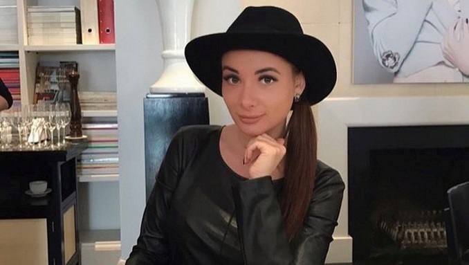 El cuerpo de una influencer rusa fue encontrado dentro de un maleta en su apartamento