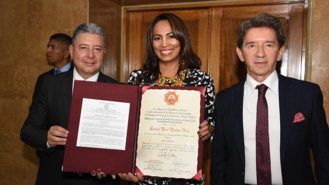 Gerente Indígena de Antioquia, Llanedt Martínez Ruiz, fue condecorada por la Cámara de Representantes
