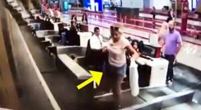 Video: Confundida pasajera creyó que la banda para las maletas la llevaría hasta su avión y terminó en el piso