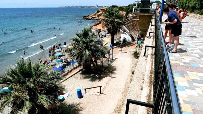 Dos jóvenes fallecieron al intentar tomarse una selfie y caer desde una altura de 12 metros