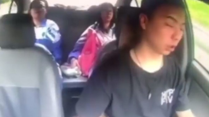 Video: Cámara captó cuando un taxista se quedó dormido y chocó fuertemente con dos pasajeros a bordo