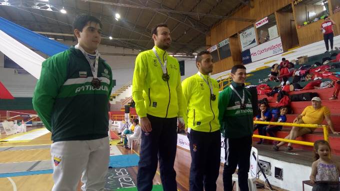 FOTOS: Antioquia se coronó campeón Interclubes en el V Escalafón Nacional Mayores de Esgrima 4 andres y santiago