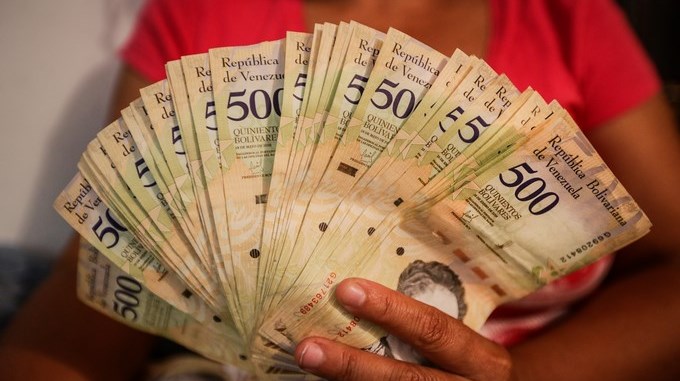 Pese a alivio en inflacción, la economía de los venezolanos no mejora 1 billetes de bol%C3%ADvares