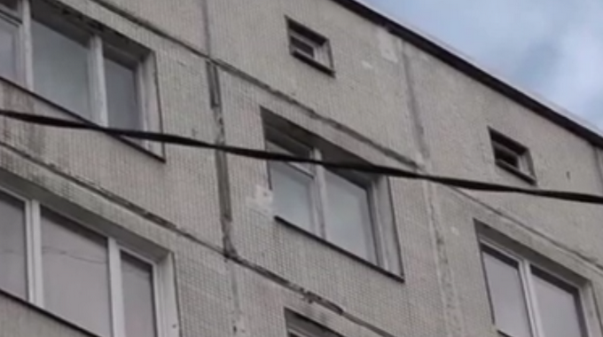 EN VIDEO: Pareja se precipitó al vacío cuando practicaba ‘sexo salvaje’ en Rusia, ella murió