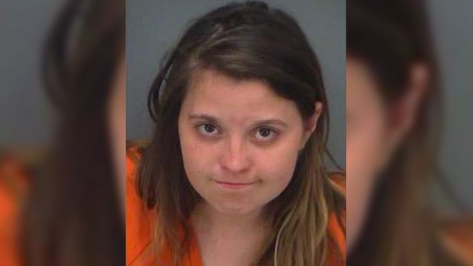 ¡Le salió cara la pataleta! La arrestaron por dejar una exorbitante propina de 5.000 dólares con la tarjeta de su novio en Florida