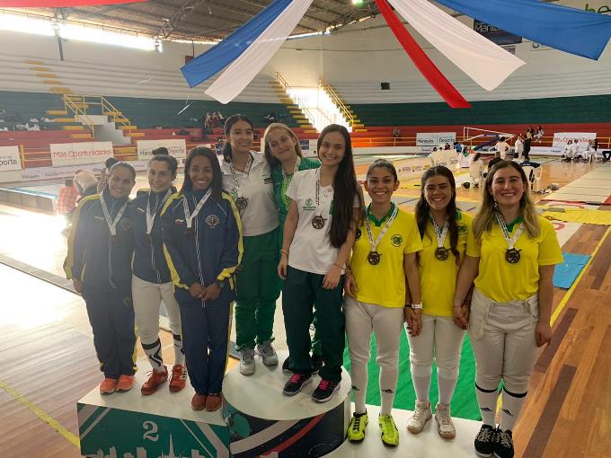 FOTOS: Antioquia se coronó campeón Interclubes en el V Escalafón Nacional Mayores de Esgrima 5 esgrima2