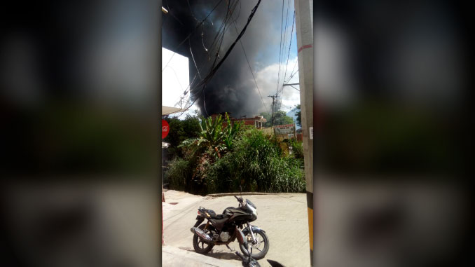 FOTO: Incendio estructural se presenta en la vía Acevedo- Zamora