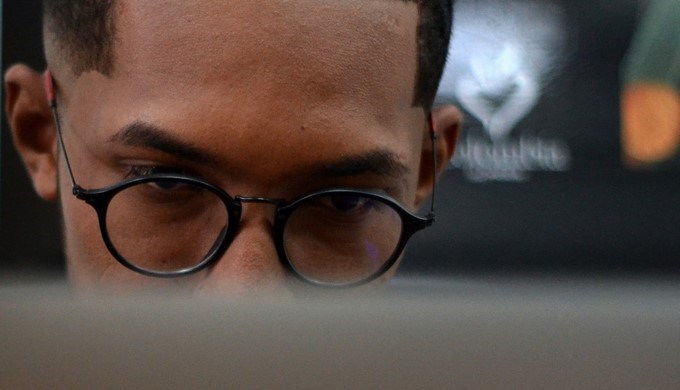 “La privacidad no existe”, dice colombiano de 22 años que hackeó a Harvard