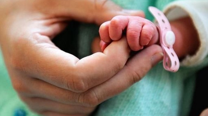 ¡Descarados! fingieron el nacimiento y la muerte de un supuesto hijo para así poder sacarle plata a sus familiares y amigos