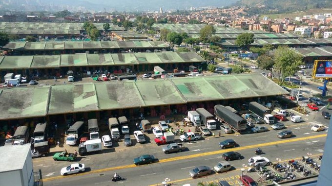 Cogieron a un hombre en la Central Mayorista, en Itagüí, que estaría extorsionando a comerciantes 1 La Mayorista