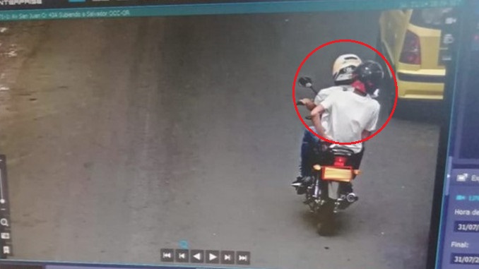 FOTOS Y VIDEO: Así fue como persiguieron a los fleteros que atracaron al futbolista en Medellín 2 Fleteros de futbolista en Medellin1
