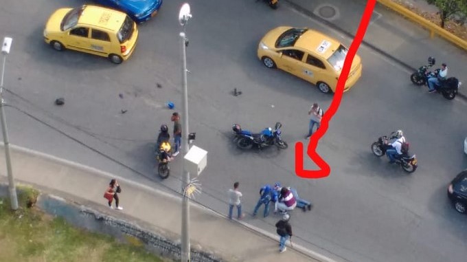 Fotos: accidente entre dos motocicletas en Robledo dejó a uno de los dos conductores lesionado