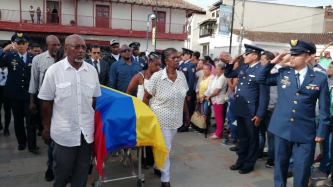 Fotos y video: ¡Cómo un héroe! así despidieron a Jesús Mosquera, uno de los militares que murió en accidente aéreo
