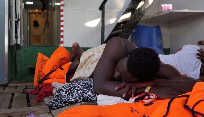 Migrantes al interior del Open Arms