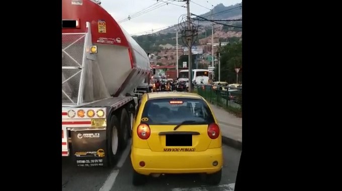 EN VIDEO: ¡Tremendo ‘taco’! Accidente por Zamora en plena ‘hora pico’ colapsó la Autopista