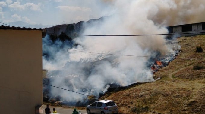 EN FOTOS Y VIDEO : Se prendió una manga en Roble Santa María
