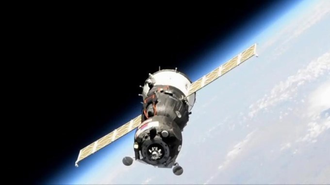 ¡Con el androide “Fiódor” como único tripulante! La nave rusa Soyuz  no logró acoplarse a la estación espacial