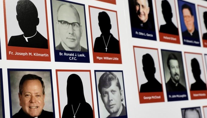 Fotos de sacerdotes acusados de abusos