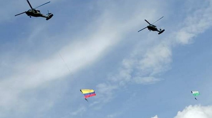 Vídeo mostraría a oficial que murió en ejercicio de FAC haciendo el saludo castrense antes de caer