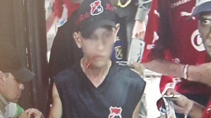 Video: Federico Gutiérrez anunció la identificación del sujeto que arrojó la navaja en el Atanasio Girardot 1 22 09 19 individualizado hincha medellin tiro navaja cancha 1