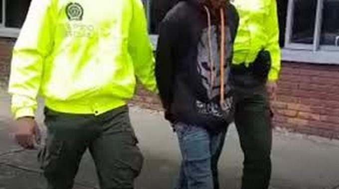 A un adolescente de tan solo 16 años lo atraparon tras robarse una moto 1 A un adolescente de tan solo 16 a%C3%B1os lo atraparon tras robarse una moto