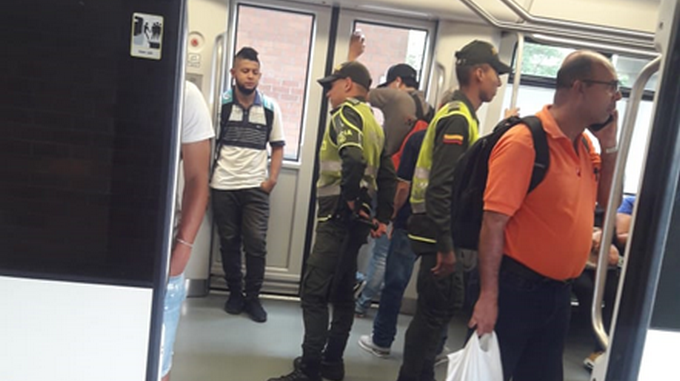 FOTOS: Así combate la policía los hurtos en trenes de Metro de Medellín 1 Actividades de la Policia contra el hurto en el Metro de Medellin