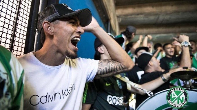FOTOS: Daniel Muñoz se metió a la tribuna sur y vivió el clásico antioqueño como un barrista más de Nacional