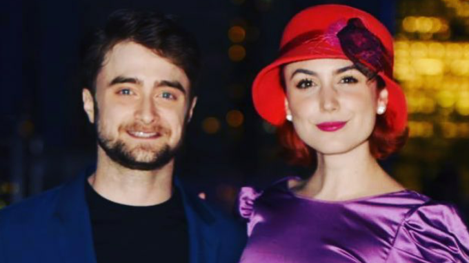 FOTO: Y el acompañante de Carolina López en el Festival de Cine de Toronto fue… ¡DANIEL RADCLIFFE!