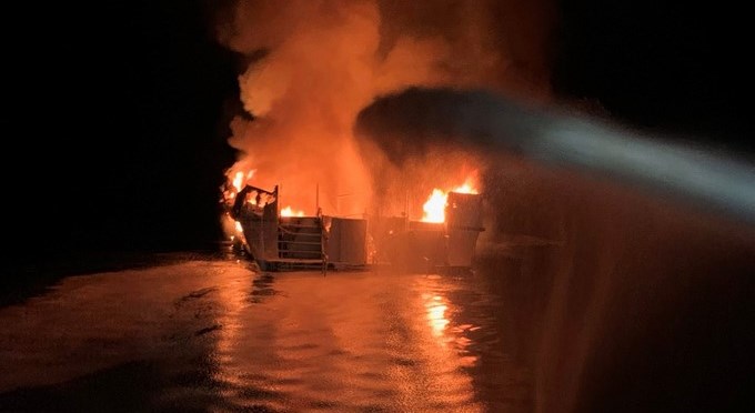Al menos 34 desaparecidos tras el incendio de un barco en la costa de California