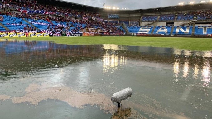 Fotos y video: “Parece una piscina”, partido de Unión Magdalena y Junior fue suspendido por inundaciones
