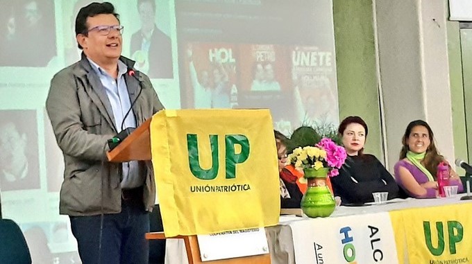 Exesposa de Hollman Morris habría demostrado que el candidato de Petro a la Alcaldía de Bogotá sí debe millones en impuestos