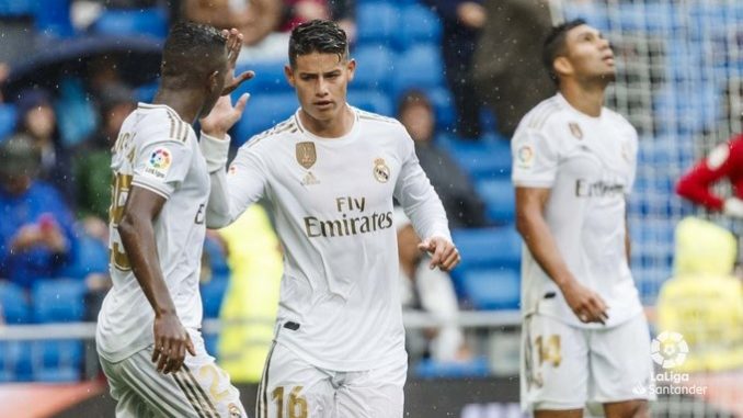 James Rodriguez jugando para el Real Madrid con Vinicius