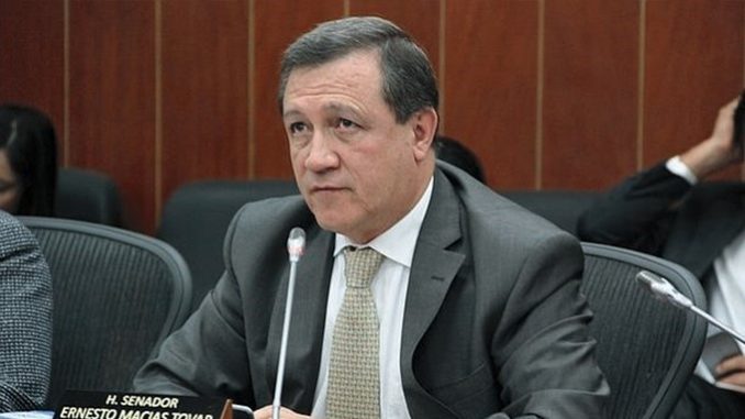 Por la famosa ‘jugadita’ de Ernesto Macías, el senador fue llamado a audiencia por el Consejo de Estado