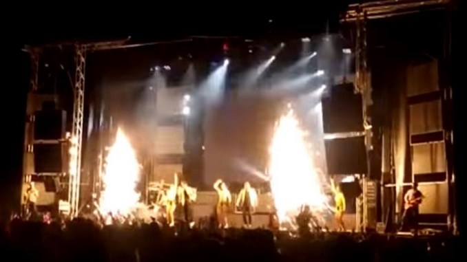 Video: Bailarina falleció en medio de un espectáculo por la explosión de la pirotecnia del show