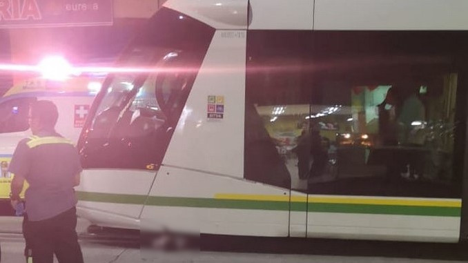 Foto: En un hecho aún confuso, peatón murió luego de ser atropellado por el Tranvía