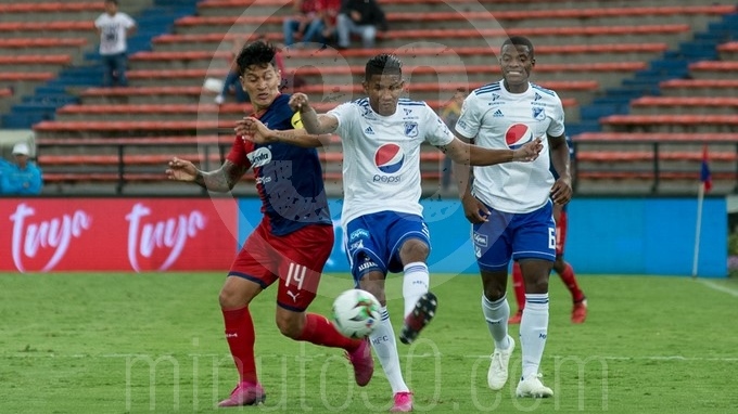 Dimayor denunció ante Fiscalía al hincha del DIM que arrojó el cuchillo al Atanasio