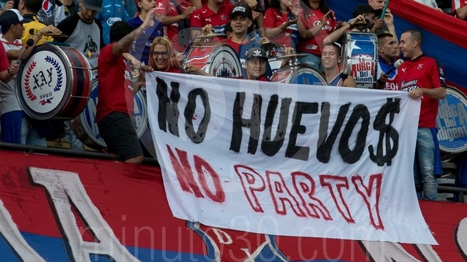 Seis millones de pesos y dos fechas de sanción, el DIM recibe castigo por el que lanzó la navaja al campo