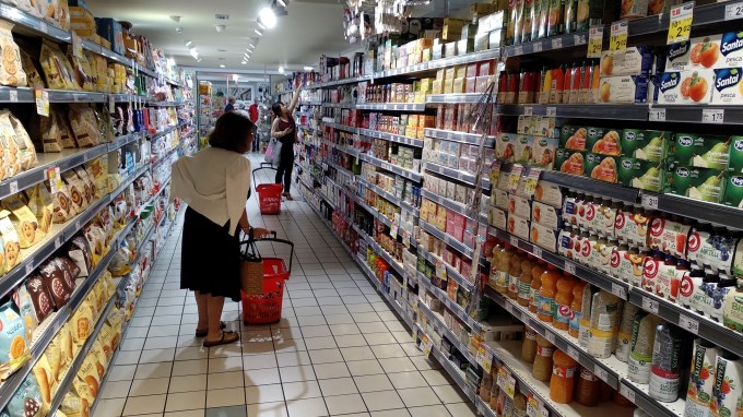 ¿Una decisión “equivocada? Italia estudia un impuesto al azúcar que rechazan empresas y consumidores