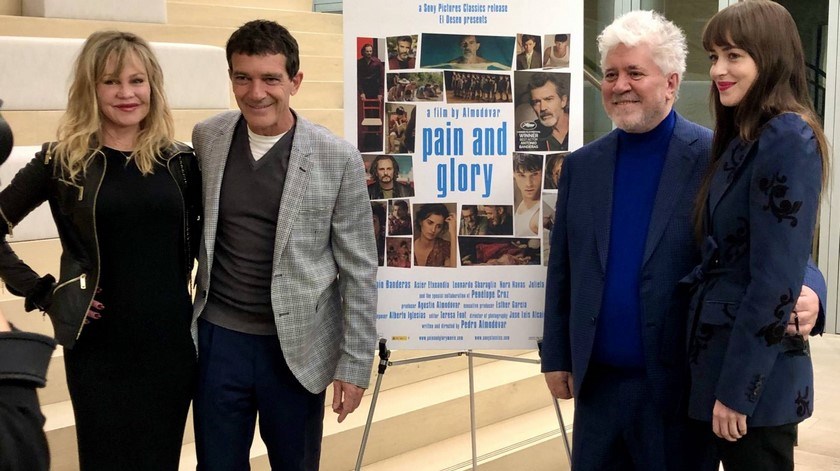 Video: Dakota Johnson todavía le dice ‘papi’ de cariño a Antonio Banderas