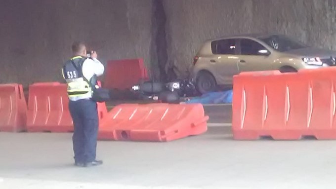 Fotos: accidente saliendo del soterrado de Parques del Río dejó a un parrillero muerto